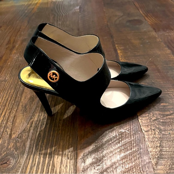 MICHAEL KORS Black Patent Leather Heels. Like New - Picture 5 of 10